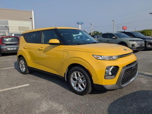 Solar Yellow 2020 Kia Soul S