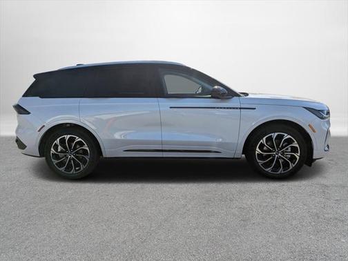 2025 Lincoln Nautilus Reserve