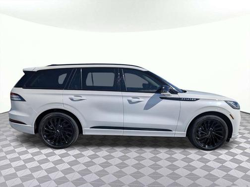White 2025 Lincoln Aviator Reserve