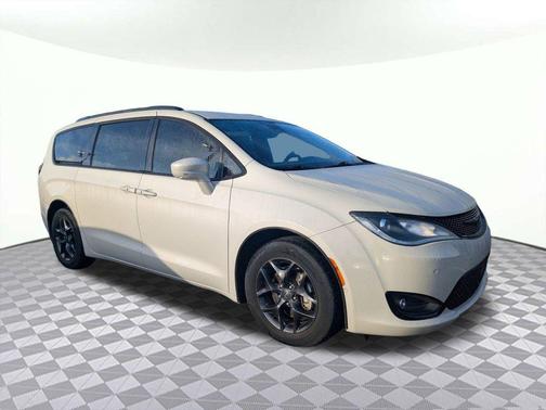 2020 Chrysler Pacifica Touring-L Plus