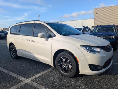 2020 Chrysler Pacifica Touring-L Plus