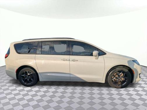 2020 Chrysler Pacifica Touring-L Plus