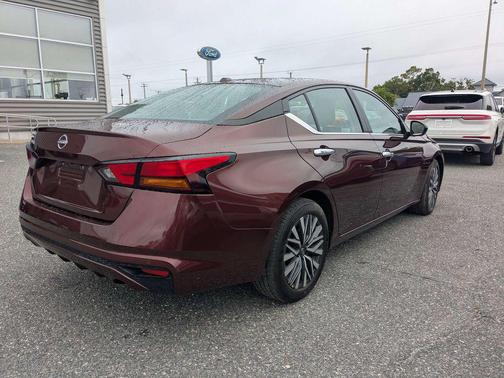 Garnet Pearl 2025 Nissan Altima 2.5 SV