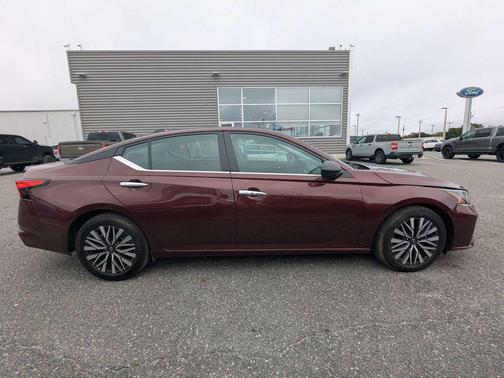 Garnet Pearl 2025 Nissan Altima 2.5 SV