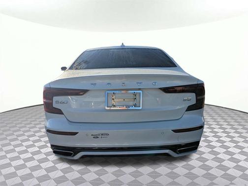 2022 Volvo S60 T5 Momentum