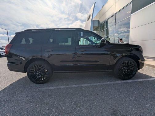 Agate Black Metallic 2026 Ford Expedition Platinum
