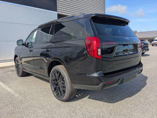 Agate Black Metallic 2026 Ford Expedition Platinum