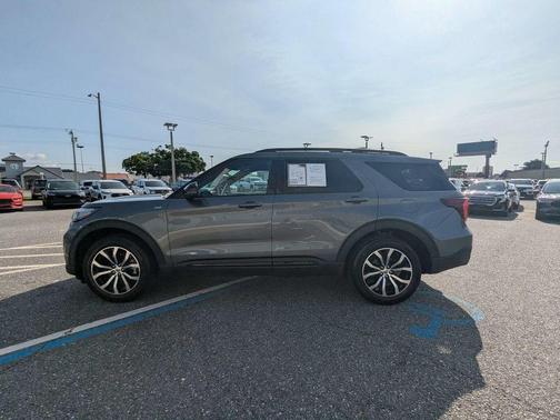 Gray Metallic 2026 Ford Explorer ST-Line