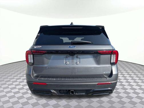 Gray Metallic 2026 Ford Explorer ST-Line