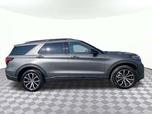 Gray Metallic 2026 Ford Explorer ST-Line
