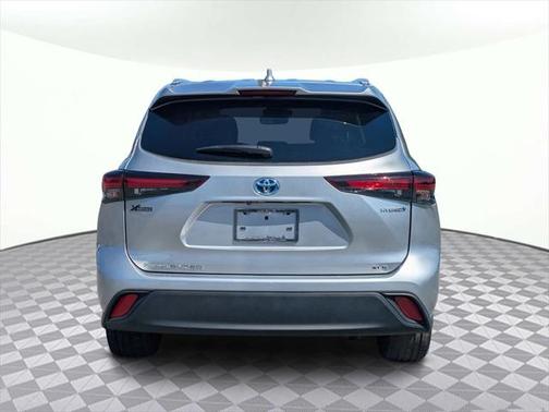 2024 Toyota Highlander Hybrid XLE