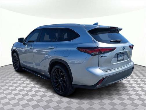 2024 Toyota Highlander Hybrid XLE