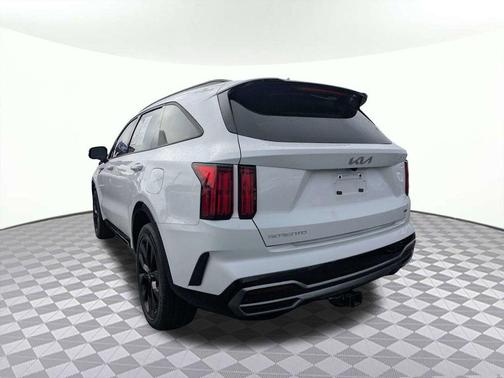 White Pearl 2023 Kia Sorento SX