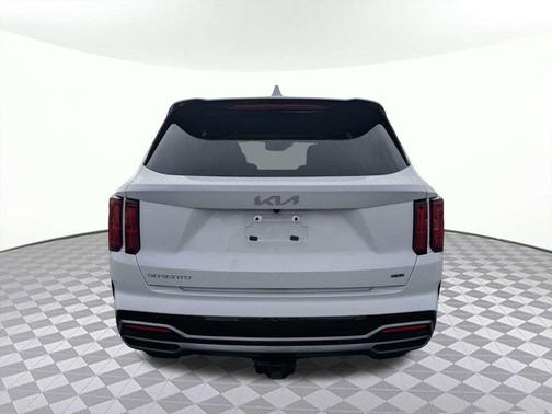 White Pearl 2023 Kia Sorento SX
