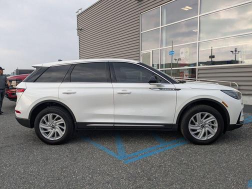 2025 Lincoln Corsair Premiere