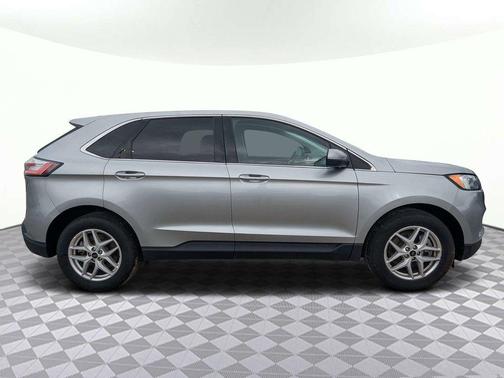 Silver Metallic 2023 Ford Edge SEL