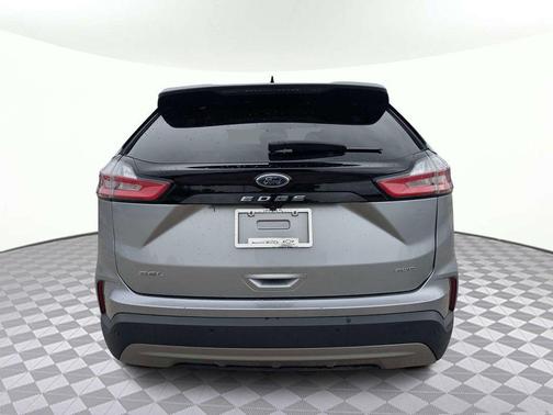 Silver Metallic 2023 Ford Edge SEL