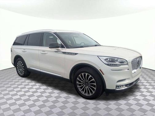 Pristine White Metallic Tri-Coat 2024 Lincoln Aviator Reserve AWD