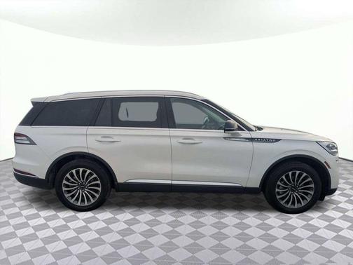 Pristine White Metallic Tri-Coat 2024 Lincoln Aviator Reserve AWD