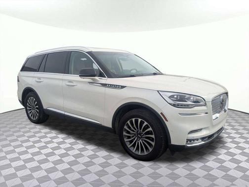 Pristine White Metallic Tri-Coat 2024 Lincoln Aviator Reserve AWD