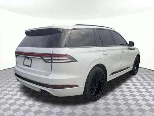 Pristine White Metallic Tri-Coat 2024 Lincoln Aviator Reserve