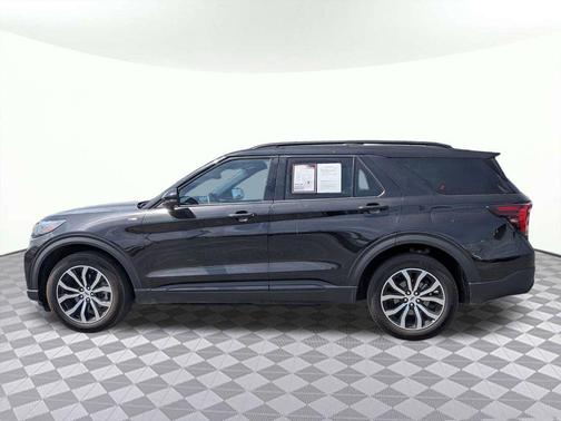 Black Metallic 2025 Ford Explorer ST-Line