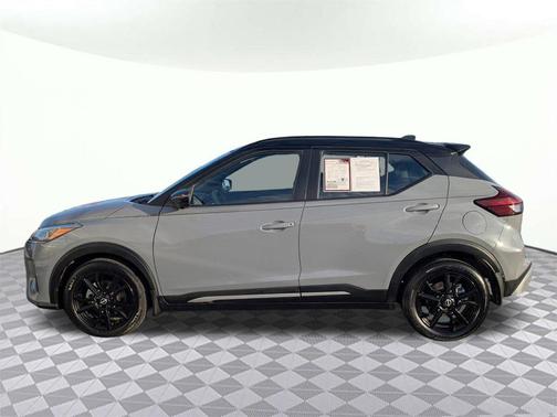 2022 Nissan Kicks SR