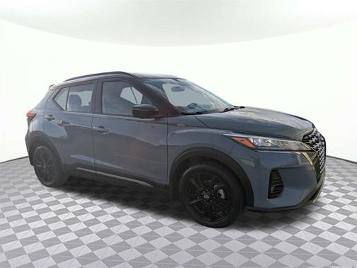 2022 Nissan Kicks SR