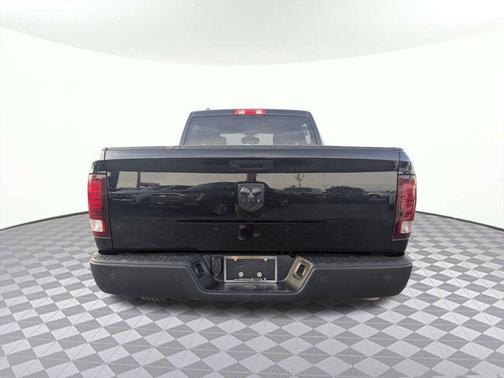 2024 RAM 1500 Classic Warlock Crew Cab 4x2 5'7' Box