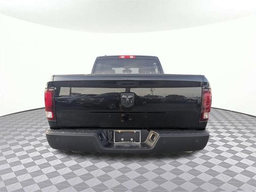 2024 RAM 1500 Classic Warlock Crew Cab 4x2 5'7' Box
