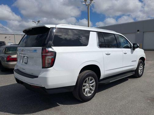 2023 Chevrolet Suburban LT