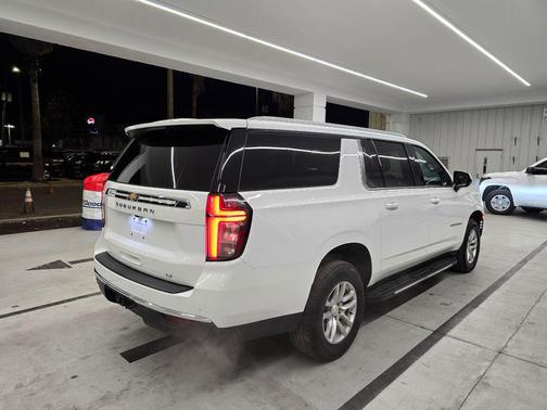 2023 Chevrolet Suburban LT