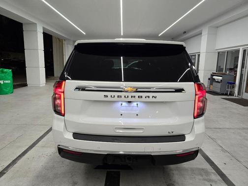 2023 Chevrolet Suburban LT