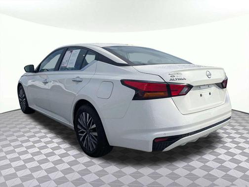 Glacier White 2025 Nissan Altima 2.5 SV