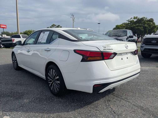 Glacier White 2025 Nissan Altima 2.5 SV