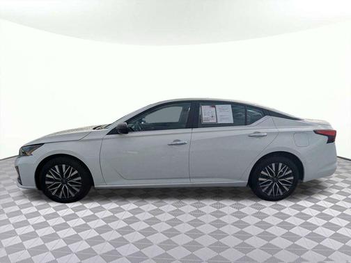Glacier White 2025 Nissan Altima 2.5 SV