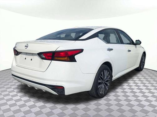Glacier White 2025 Nissan Altima 2.5 SV