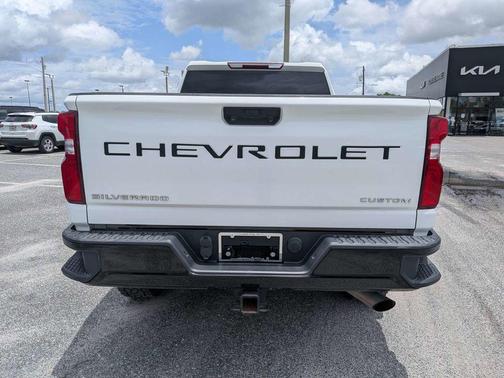 Summit White 2020 Chevrolet Silverado 2500 Custom