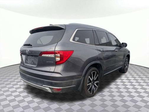 Modern Steel Metallic 2022 Honda Pilot Touring 8-Passenger