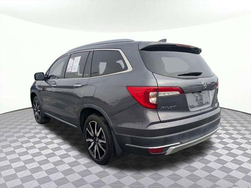 Modern Steel Metallic 2022 Honda Pilot Touring 8-Passenger