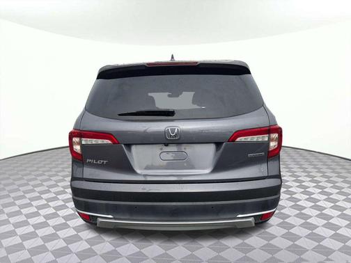 Modern Steel Metallic 2022 Honda Pilot Touring 8-Passenger