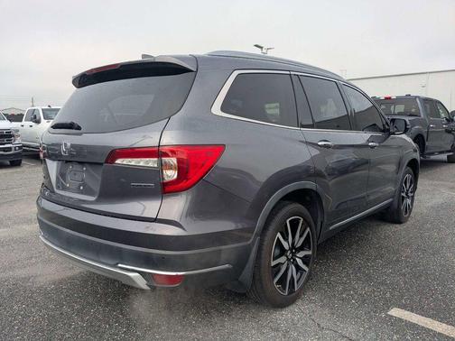 Modern Steel Metallic 2022 Honda Pilot Touring 8-Passenger