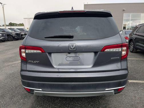Modern Steel Metallic 2022 Honda Pilot Touring 8-Passenger