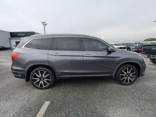 Modern Steel Metallic 2022 Honda Pilot Touring 8-Passenger