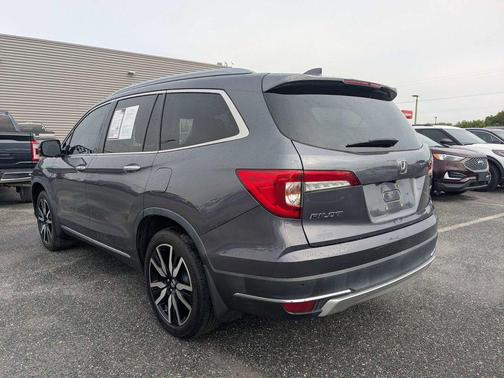 Modern Steel Metallic 2022 Honda Pilot Touring 8-Passenger