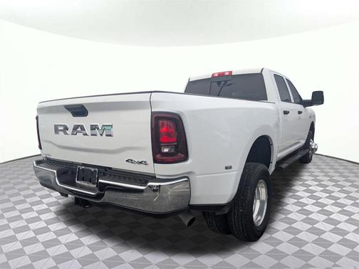 2025 RAM 3500 Tradesman Crew Cab 4x4 8' Box