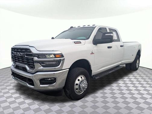 2025 RAM 3500 Tradesman Crew Cab 4x4 8' Box