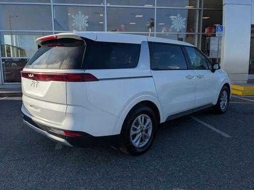 2024 Kia Carnival LX