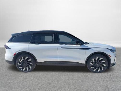 2025 Lincoln Nautilus Reserve
