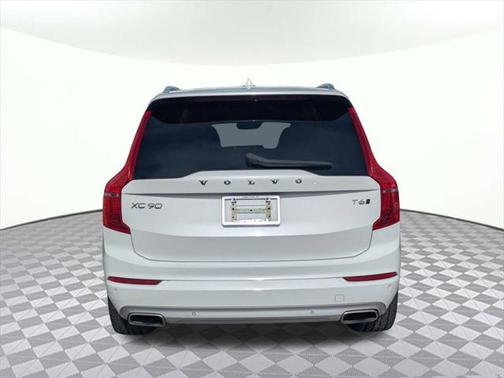 2020 Volvo XC90 T6 Momentum
